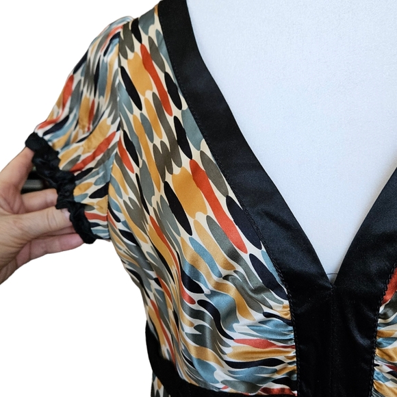 Studio M multicolor and black silk top V-neck rushed front short sleeve size L - Picture 6 of 10